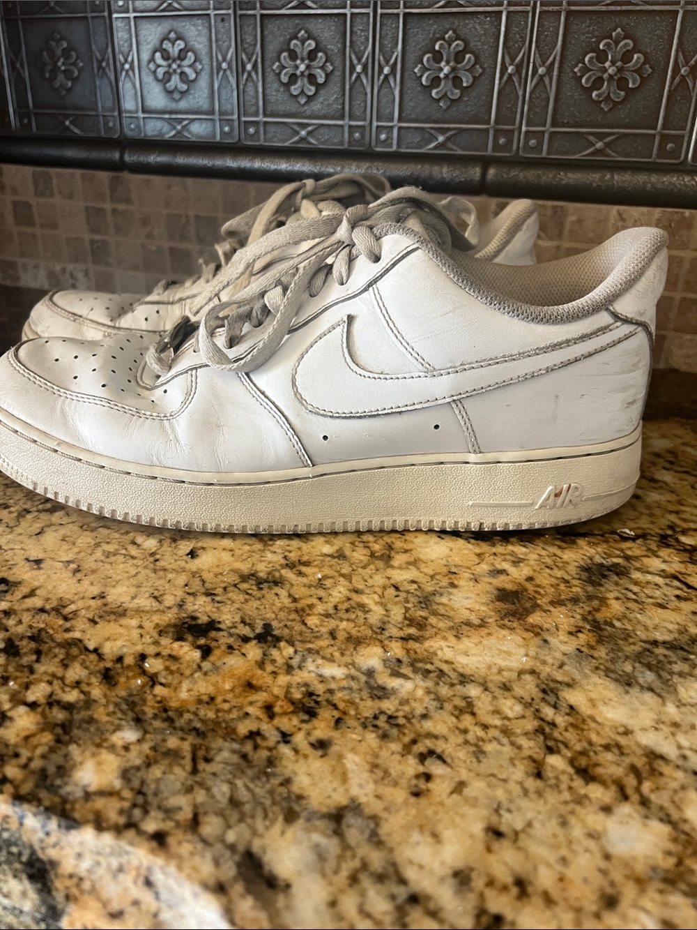 Nike White Low-Top Leather Sneakers
AF1